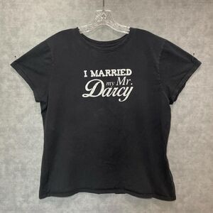 “I Married Mr. Darcy" tee.‎